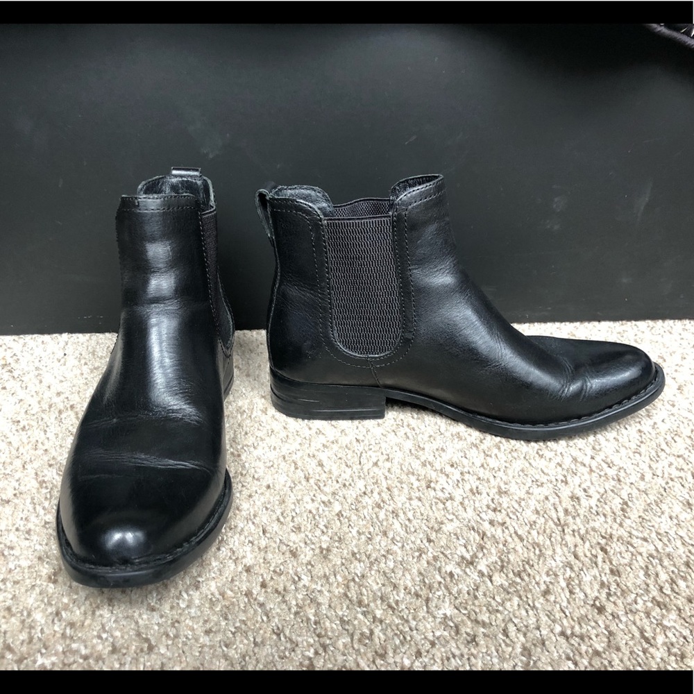 BØRN Black Leather Chelsea Boot - Size 7
